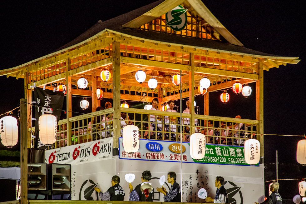 デカンショ節が流れる櫓 デカンショ祭 フォトギャラリー旅丹 丹波篠山市 丹波市の丹波地域の観光や旅行の魅力を紹介する公式観光ポータルサイト